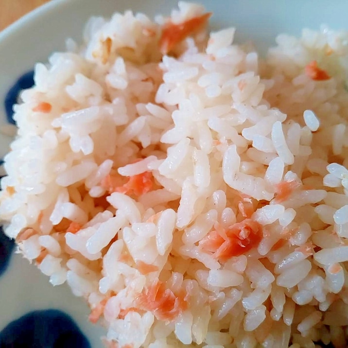 もち米入りスモークサーモンの炊き込みご飯 レシピ 作り方 By Findus 楽天レシピ もち米入りスモークサーモンの炊き込みご飯 レシピ 作り方 By Findus 楽天レシピ